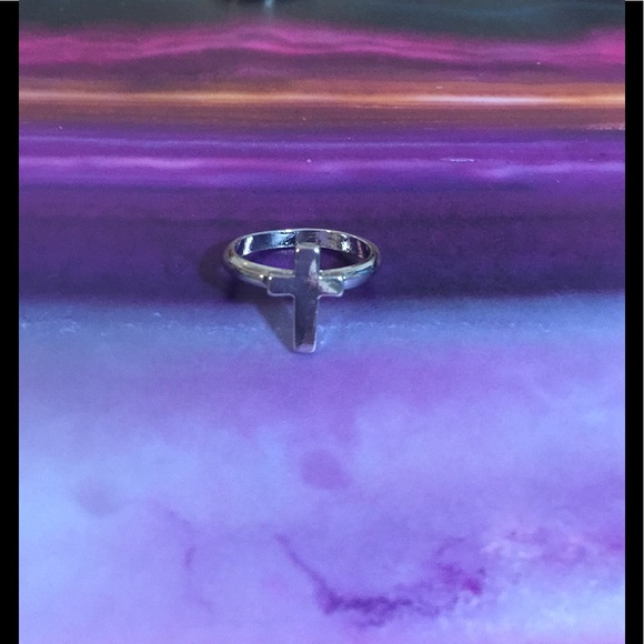 Reserved🦋BEAUTIFUL SILVER CROSS RING  SMOOTH SILVER   6 1/2   NEW - Picture 3 of 3